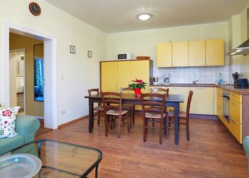 Kitchen with dining table apartment Fuchsbau