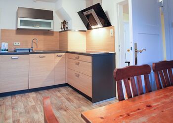 Kitchen with dining table apartment Gartenhäuschen
